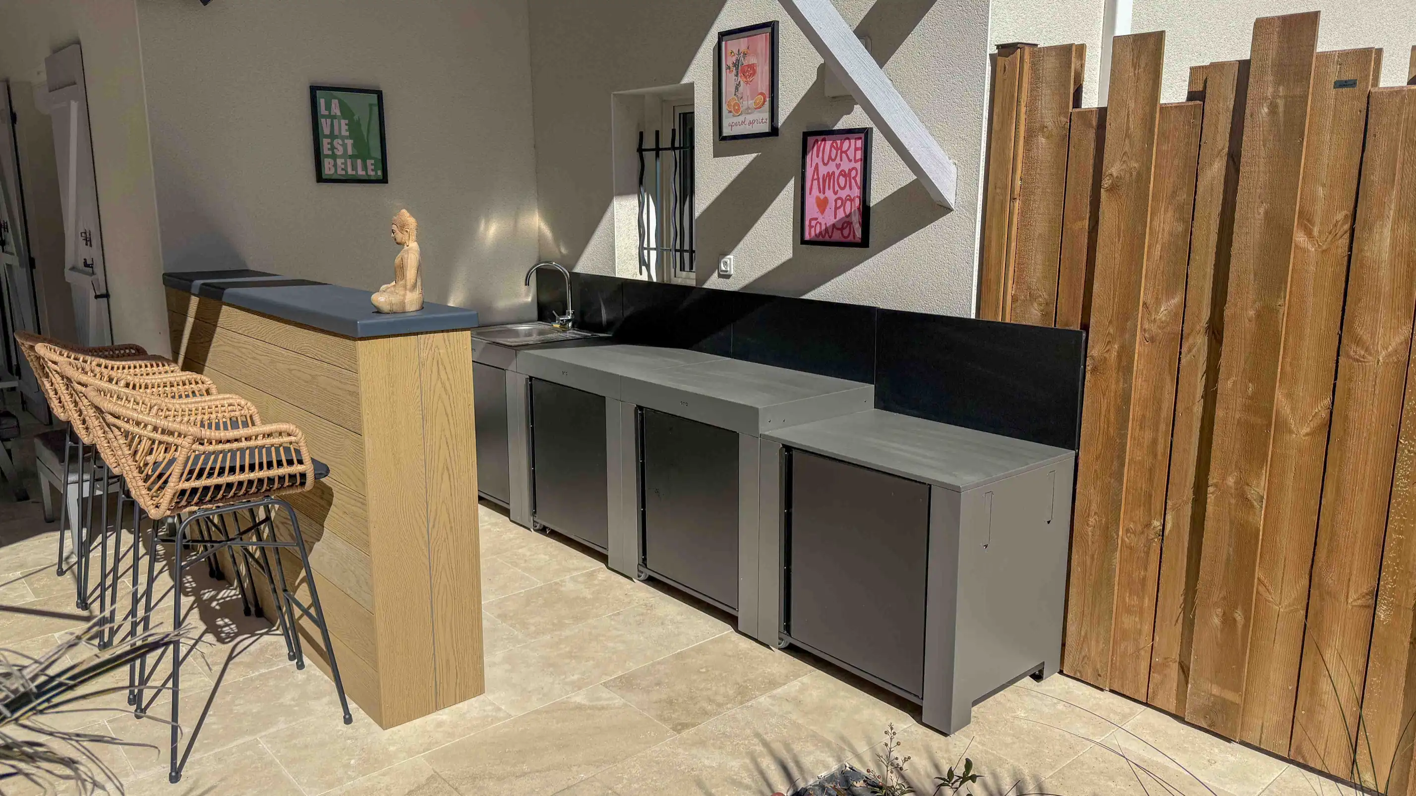 Bar extérieur sous appentis de pool house