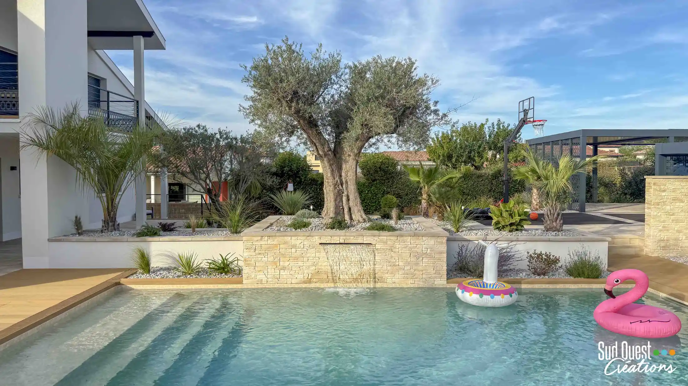 Piscine sur mesure et terrasse bois à Cugnaux