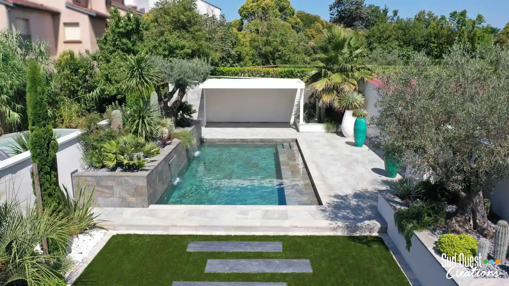 Construction d'une piscine maçonnée 8x4 avec terrasse en pierre à Tournefeuille